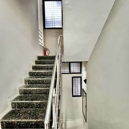Hotel Evanka Indore Exteriör bild