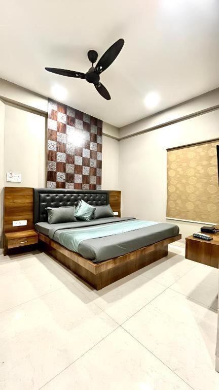 Hotel Evanka Indore Exteriör bild