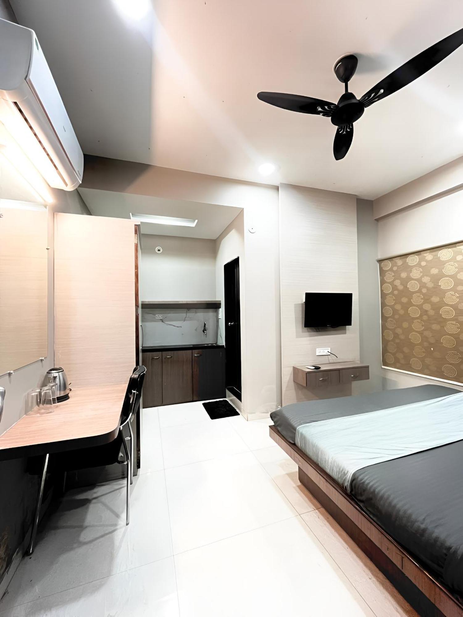 Hotel Evanka Indore Exteriör bild