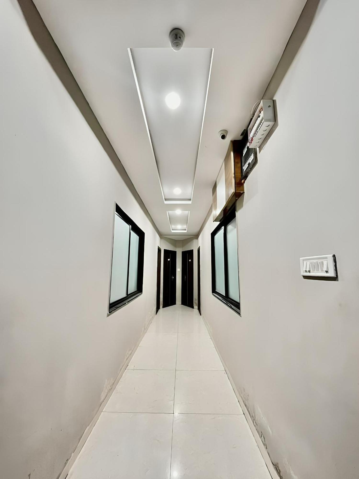 Hotel Evanka Indore Exteriör bild